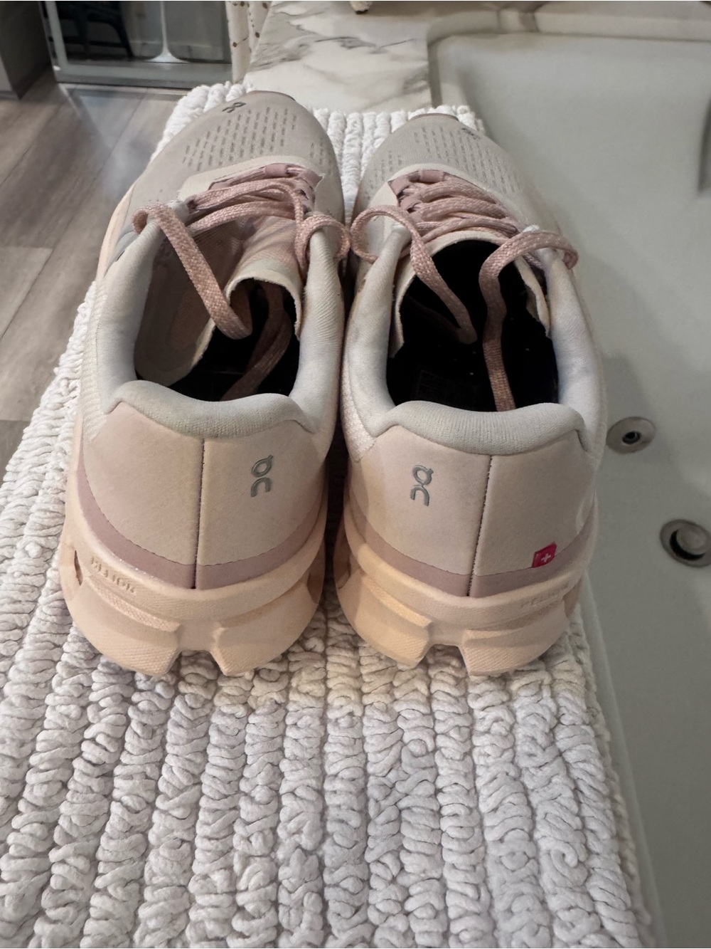 On cloud blush Women's Sneakers-9 - Picture 5 of 6